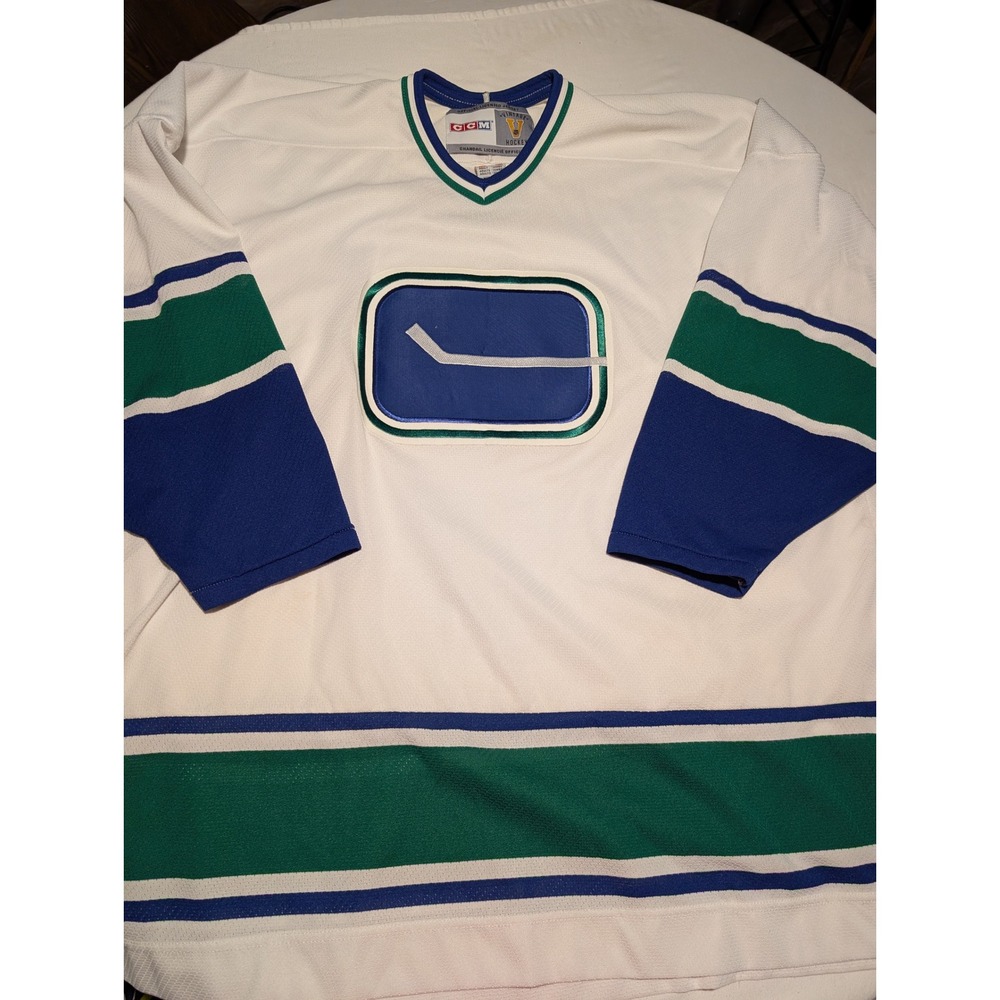 Vintage CCM Vancouver Canucks NHL Hockey Jersey White Blue Green Jumbo Canada